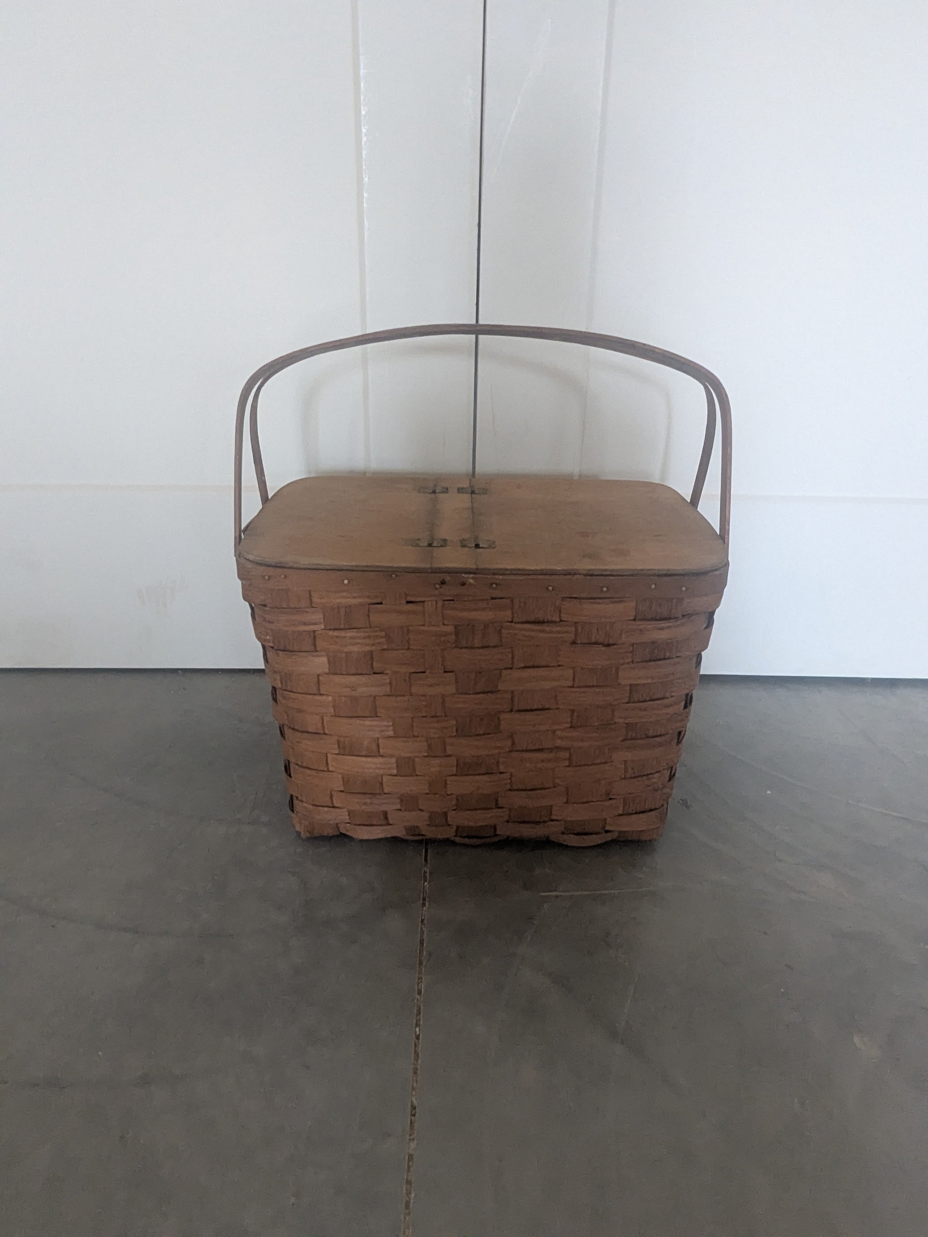 Heritage Lidded Picnic Basket