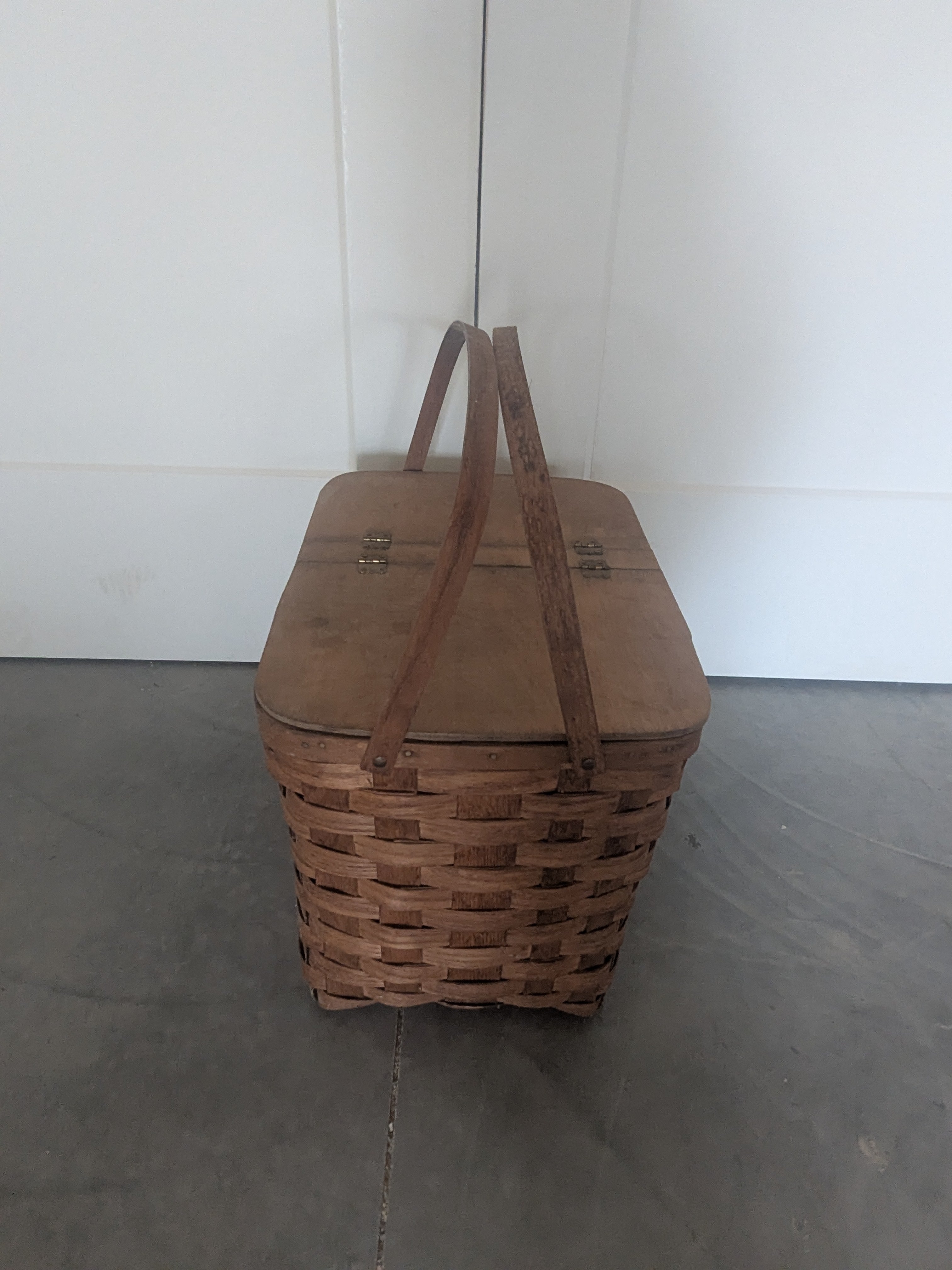 Heritage Lidded Picnic Basket