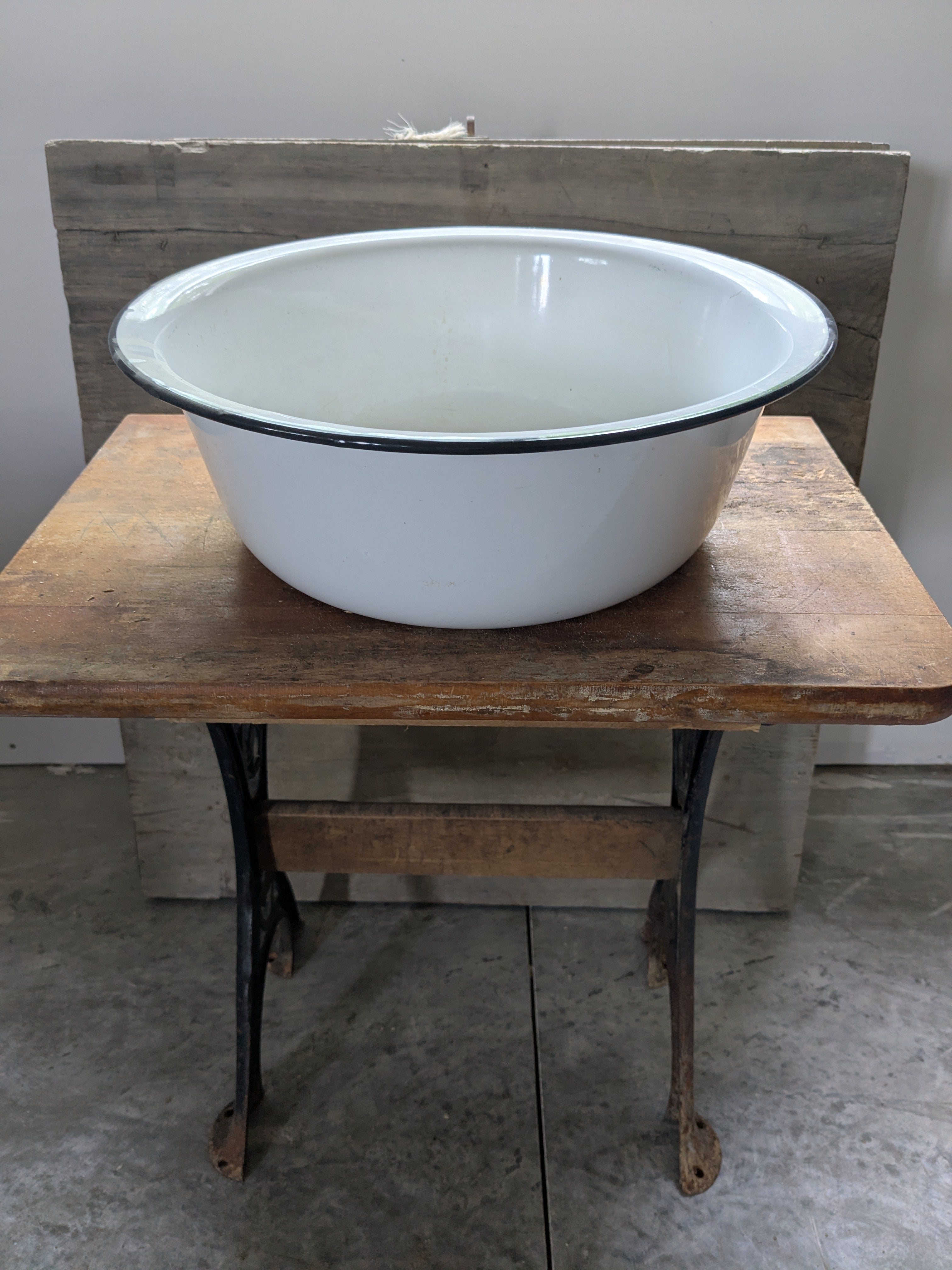 Heritage Enamel Wash Basin