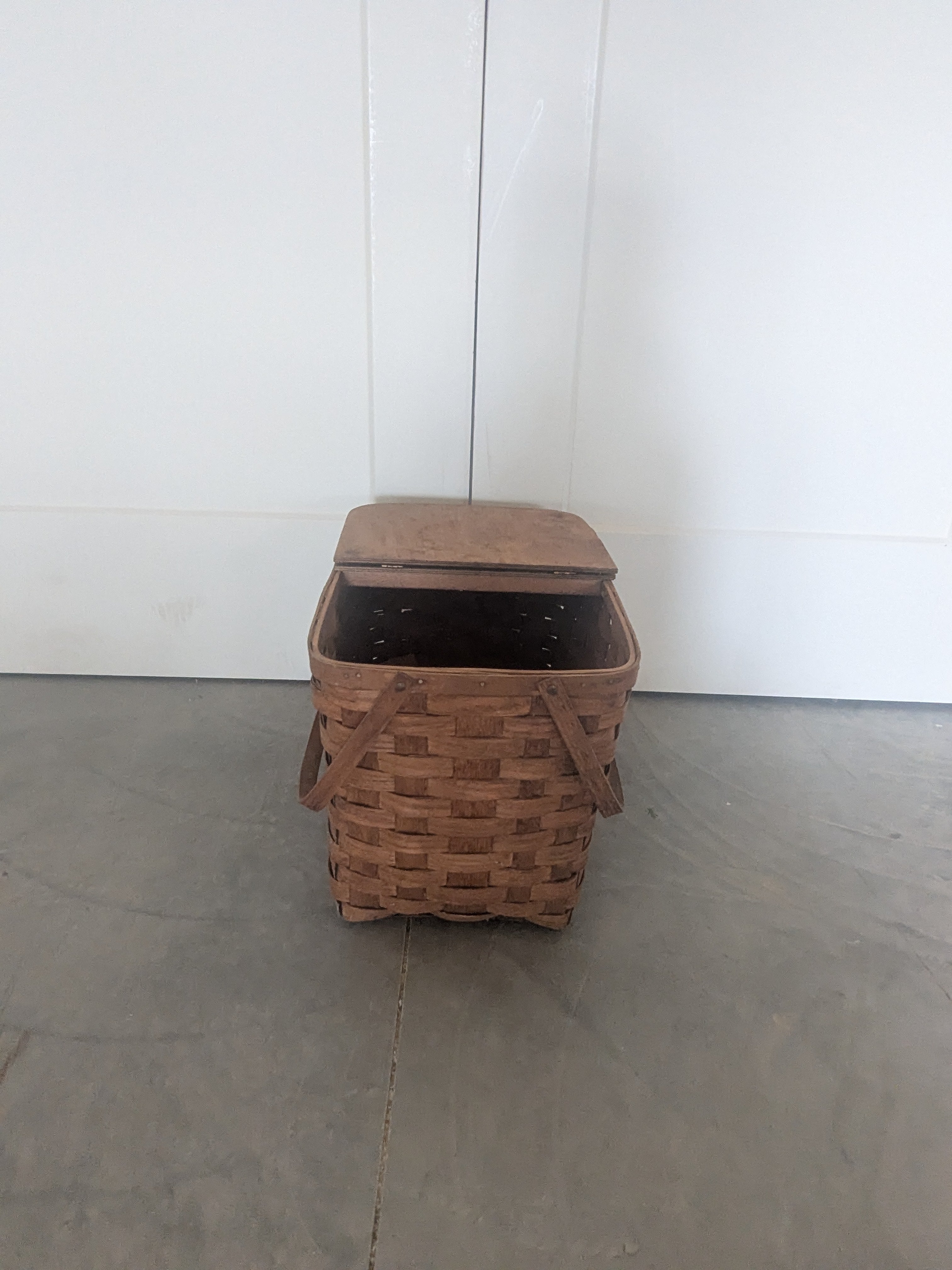 Heritage Lidded Picnic Basket